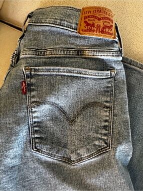 Levi's light blue shaping straight jeans
